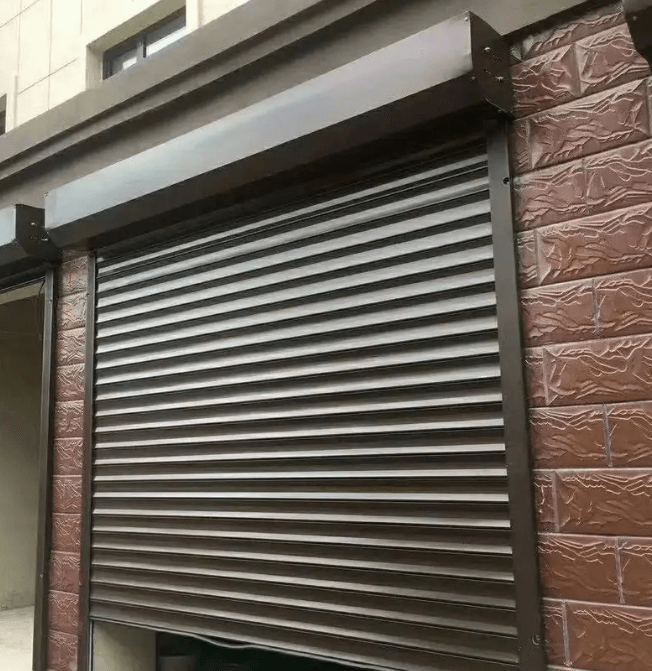 Aluminium profile for roller shutter door